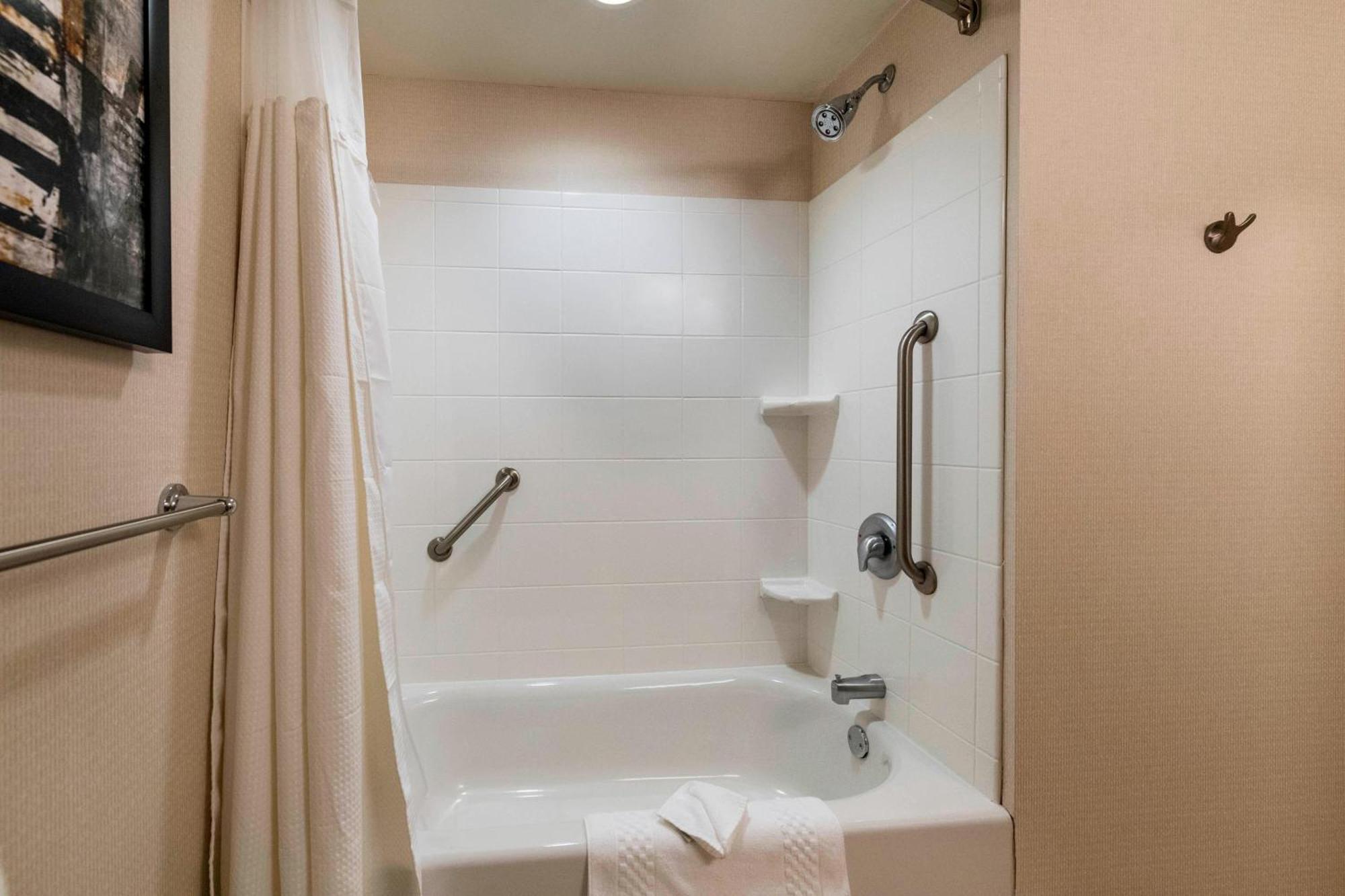 Courtyard By Marriott Atlanta Buford Mall Of Georgia Esterno foto